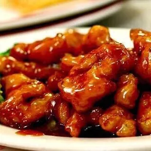 a plate of chicken and broccoli