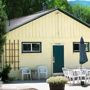 The laundry and bathroom facilities. Very Clean.