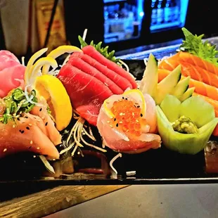 Assorted 16 pcs Sashimi Platter , Bluefin Tuna, Salmon, Yellowtail, Bass, Albacore, fresh wasabi
