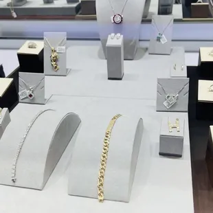 Heera Moti Luxury Diamond jewelry available now