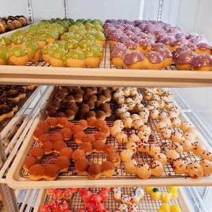 food, donuts, dough desserts