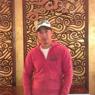 Yoshi R.