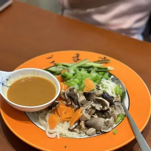 Cold vegetable noodles