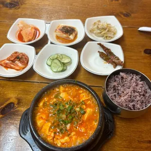 Tofu soup and side dishes