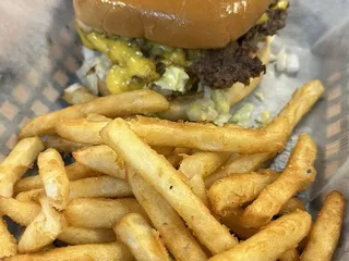 5 Broke Girls-Cave City