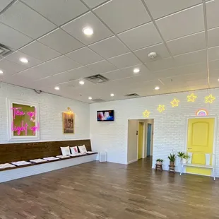 the interior of a chinese restaurant