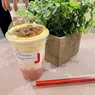 crème brûlée strawberry latte