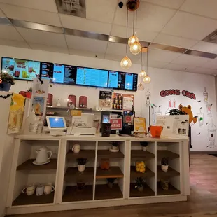 the inside of a fast food restaurant