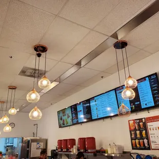 the interior of a fast food restaurant