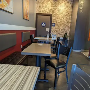 the interior of a restaurant with tables and chairs