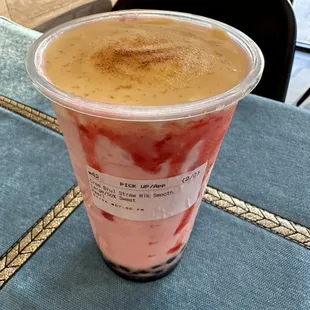 Cream brûlée strawberry milk smoothie with boba!