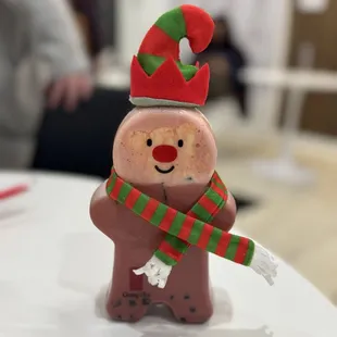 Red velvet milk tea in a gingerbread bottle