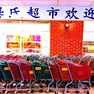 Gong&apos;s Market -- colorful view
