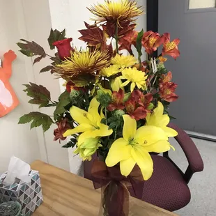 Another gorgeous arrangement! This fall arrangement has leaves in it. So pretty.