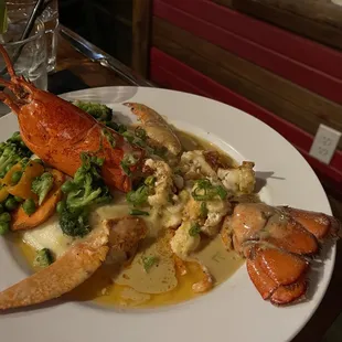 1.25 Lb Maine Lobster Special w/ Mashed Potatoes and Vegetable Medley.
