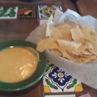 Queso and chips... yummy!