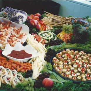 baby potatoes w/caviar; shrimp w/dip