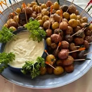 Garlic Roasted Potato with Horse Radish Dip