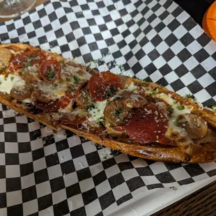 Meatlonia pizza