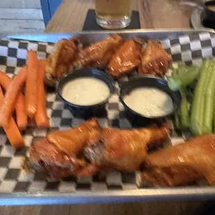 Several varieties of wings, including Buffalo