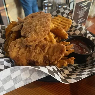 Chicken Tendy Basket with crisp cut fries