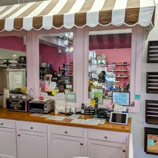 Open kitchen, so clean!