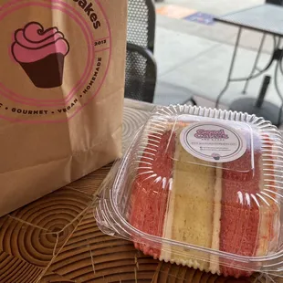 Strawberry crunch cake