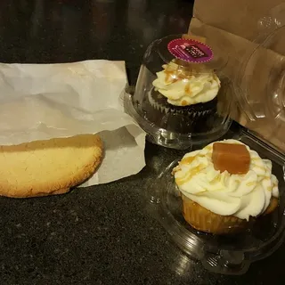 Vanilla Salted Caramel Cupcake