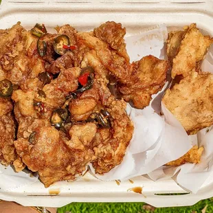#FriedChickenWithGarlicChili &amp; side order of #FriedChickenWithNOSauce