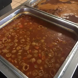 Sopa  marinera y caldosa recién hechas.