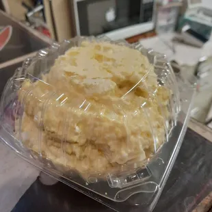 2 scoops of egg salad