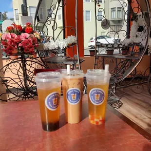 Beautiful place! Refresh peach teas and HK milk tea!