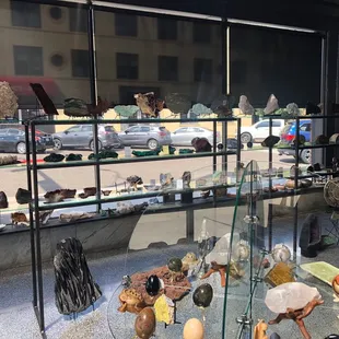Good Earth Rocks Gallery:   Inside: Shelves &amp; Displays of rocks  (8/24/2022)