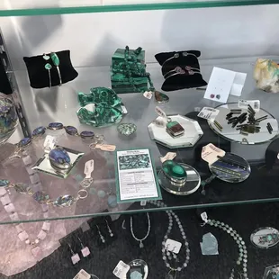 Good Earth Rocks Gallery:  Inside: Shelves &amp; Displays of Jewelry, Rocks, Fossils, etc... (8/24/2022)