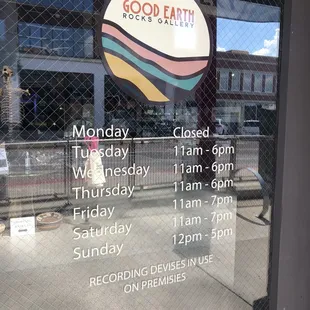 Good Earth Rocks Gallery:   Outside: Front Door Entrance with Hours (8/24/2022)