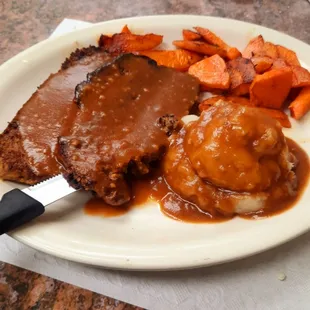 Meatloaf with Mashed Potatoes and Carrots !!