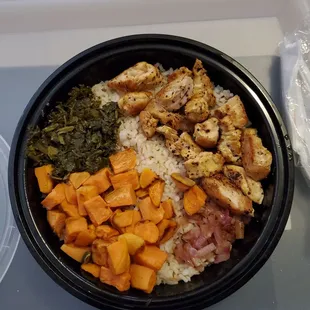 Soul food bowl with grilled chicken