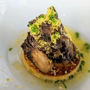 MAITAKE: prosciutto brodo, cured yolk, polenta | Instagram: @telephonesmoothie