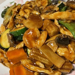 This brown sauce was much more flavorful and tasted far better than the white sauce. This is the Triple Delight. Recommend!