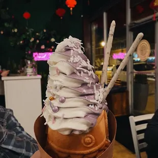 taiyaki ice cream (ube + vanilla swirl!)