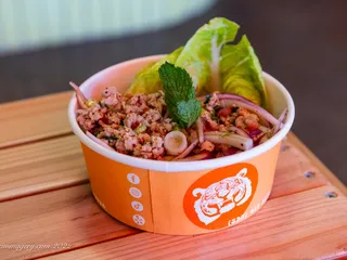 Her Thai