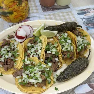 Tacos de fajita con dos chilis toreados