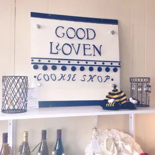 Cute decor to go with delectable cookies!