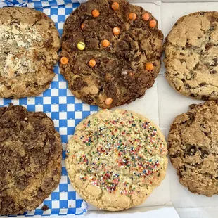 Samoa, Pittsburgh pothole, salted sea turtle, steel city, sugar sparkle, and oatmeal raisin