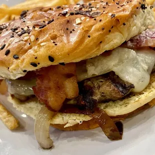 French onion burger (  Swiss cheese, caramelized onion, thick-cut bacon, and house-made French onion dip)