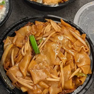 Beef chow fun $10