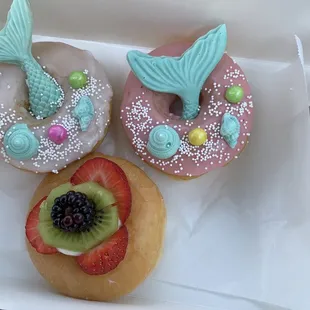 How cute are these mermaid donuts?