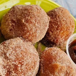 Ssoooooo these are their Italian fried donuts with apple butter. Brah, whatever, TOTALLY mino malasadas!!
