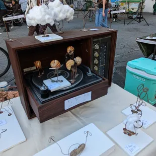 'flea' vendor market - bent out of shape