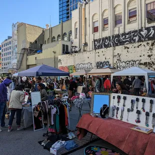 'flea' vendor market